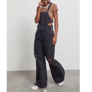 ISO BDG Urban outfitters size XL DO NOT BUY 🥸